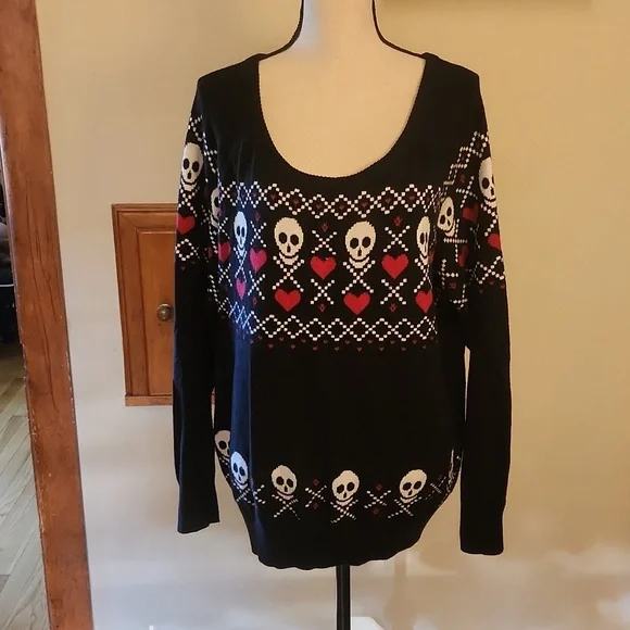 Torrid Skull and Heart Sweater Size 1 (16/18) - Picture 1 of 5